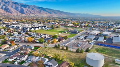 View of property location featuring nearby suburban area and mountains