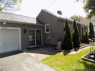 Garage attached via Breezeway