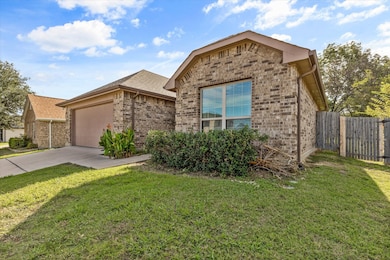 713 Oakmont Dr, Ennis, TX 75119 - photo 3