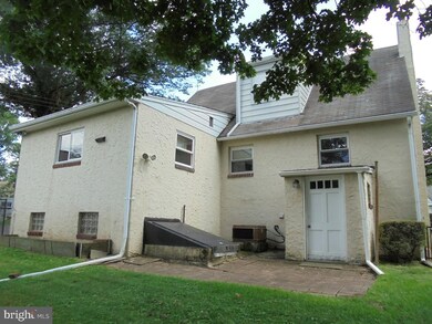 323 Woodlyn Cir, Woodlyn, PA 19094 - photo 3