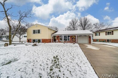 2017 NEW DRIVEWAY, PATIO, SIDEWALK!