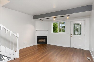 04-Living Room_MAX8031