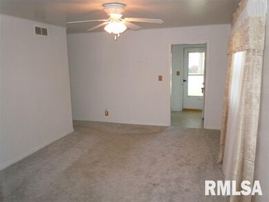 618 Denver Ave, Lincoln, IL 62656 - photo 3