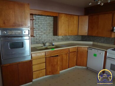 2021 SW Wayne Ave, Topeka, KS 66604 - photo 3