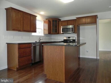 904 Nottingham Rd, Pottstown, PA 19465 - photo 4