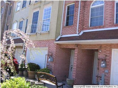 212 Essex Dr, Staten Island, NY 10314 - photo 2