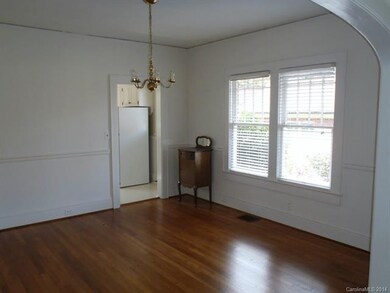 121 N Oakwood Dr, Statesville, NC 28677 - photo 4