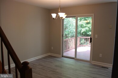 10624 Alison Dr, Burke, VA 22015 - photo 4