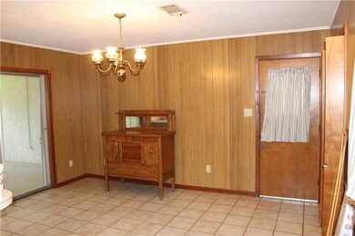 Extra Large Breakfast Area in Kitchen
