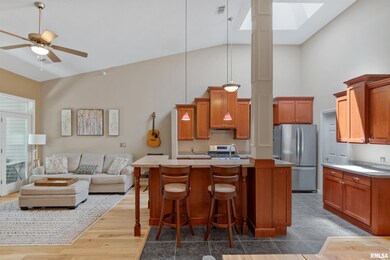 1871 Stone Gate Cir unit 11, Davenport, IA 52807 - photo 7