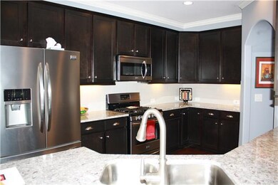Upgraded cabinets, Stainless steel appliances, Und
