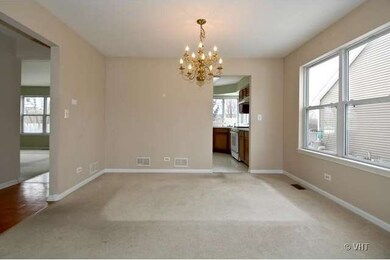 946 Cortney Dr, Carpentersville, IL 60110 - photo 5