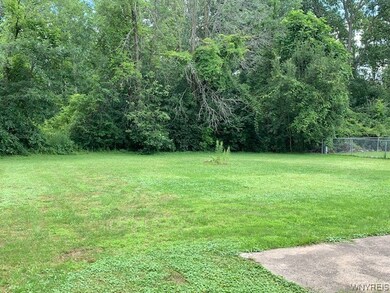 861 Fairmont Ave, North Tonawanda, NY 14120 - photo 4