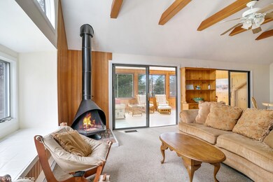 03_190PleasantPinesAve_10001_LivingRoom_