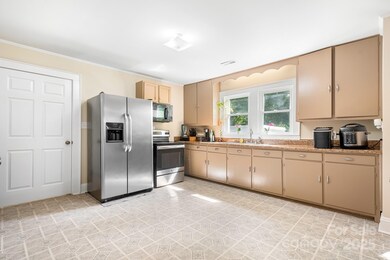 2401 Boy Scout Rd, Lincolnton, NC 28092 - photo 7