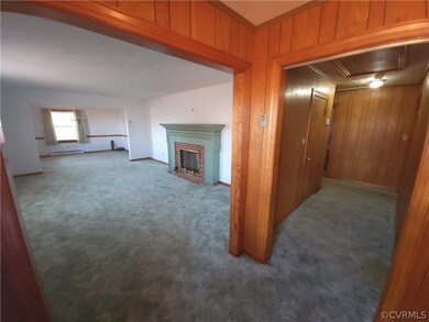 880 E Magnolia Ave, West Point, VA 23181 - photo 3