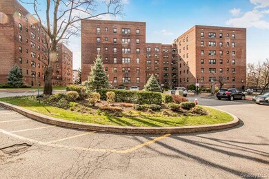 2 Fisher Dr unit 418, Mount Vernon, NY 10552 - photo 3