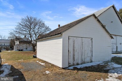 408 S Queen St, Littlestown, PA 17340 - photo 4