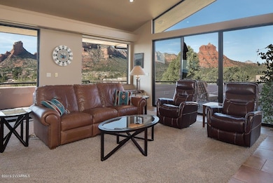 Living Room, Move View