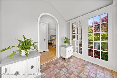 51 Ridge foyer to L R