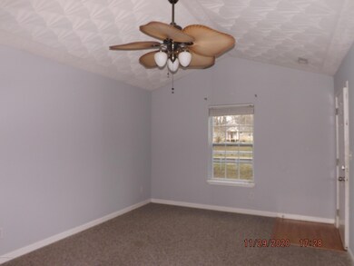 6621 E Manslick Rd, Louisville, KY 40228 - photo 4