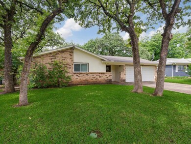 16 Coffee Tavern Rd, Bedford, TX 76022 - photo 2