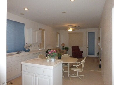 Kitchen & family room combination
