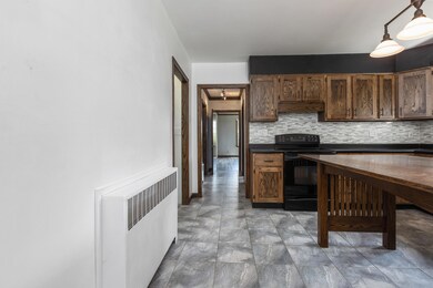 Unit 1 Kitchen-011-018-4200x2802