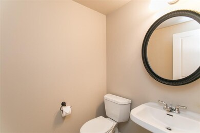 412 Cimarron Dr, Hiawatha, IA 52233 - photo 5