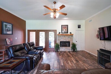 201 Chaparral Dr, Granbury, TX 76049 - photo 5