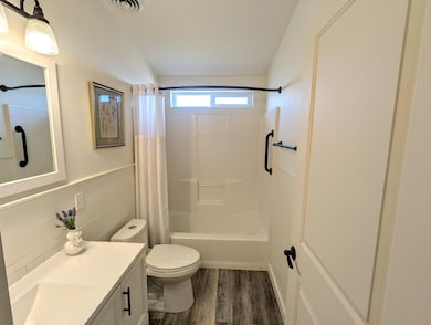 SB5_HallBath
