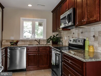 52 Rustleaf Ln, Levittown, PA 19055 - photo 3