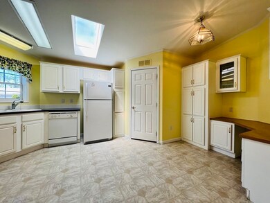 2008 Simmons Rd, Middleboro, MA 02346 - photo 6