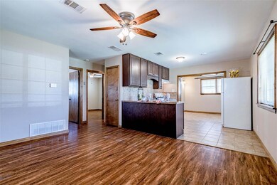 938 W Coffin St, Denison, TX 75020 - photo 2