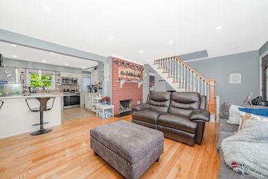 11 Overton St, Freeport, NY 11520 - photo 5