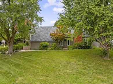 8652 Greenway Ln, Lenexa, KS 66215 - photo 3