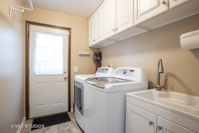 2137 University Dr, Naperville, IL 60565 - photo 4