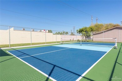 923 Palm Dr, Alamo, TX 78516 - photo 3