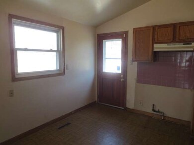 618 Santa fe Ave, Carpentersville, IL 60110 - photo 4