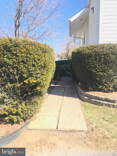 2 Charleswood Ct, Gwynn Oak, MD 21207 - photo 3