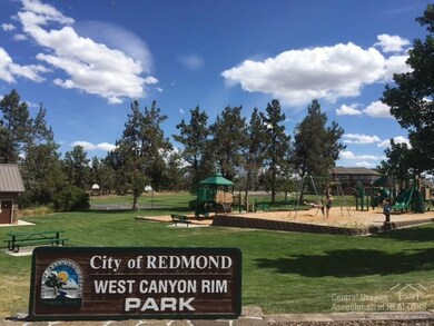 875 NW 13th St, Redmond, OR 97756 - photo 4