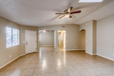 6109 N April Dr__004