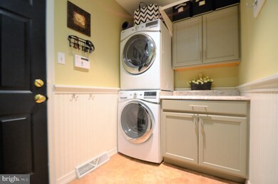 4404 Newton Cir, Emmaus, PA 18049 - photo 7