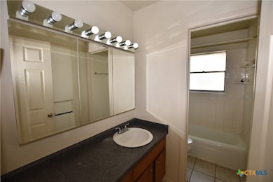 1002 Hillyer St unit 4, San Marcos, TX 78666 - photo 3