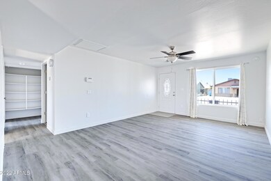 2011 N 54th Ln, Phoenix, AZ 85035 - photo 4