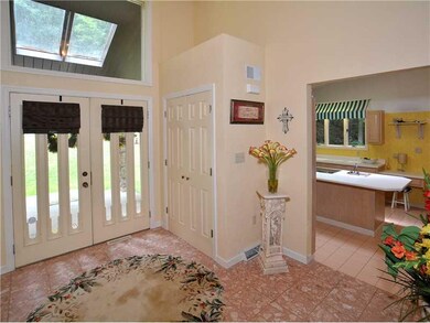 Entry/Foyer.