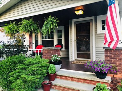 2nd view of that cozy porch.