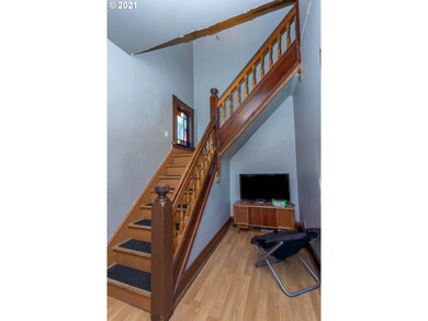 914 W 10th St, the Dalles, OR 97058 - photo 3