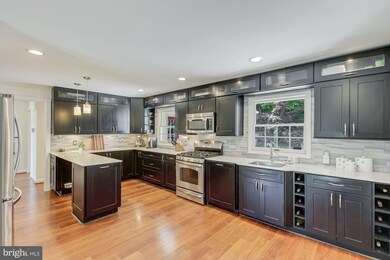 8820 Sylvania St, Lorton, VA 22079 - photo 4