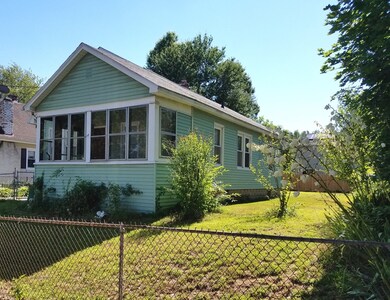 52 Stuart St, Springfield, MA 01119 - photo 2